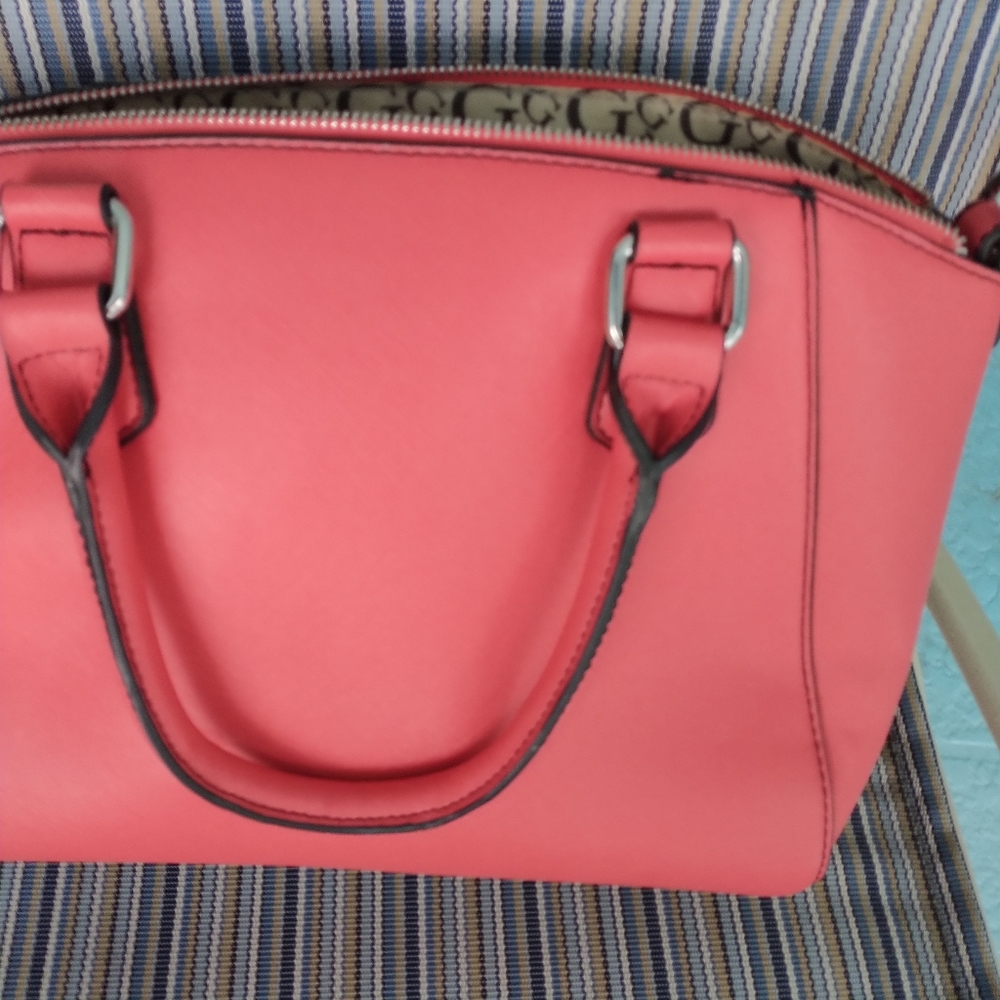 Guess - Picture 2 of 8